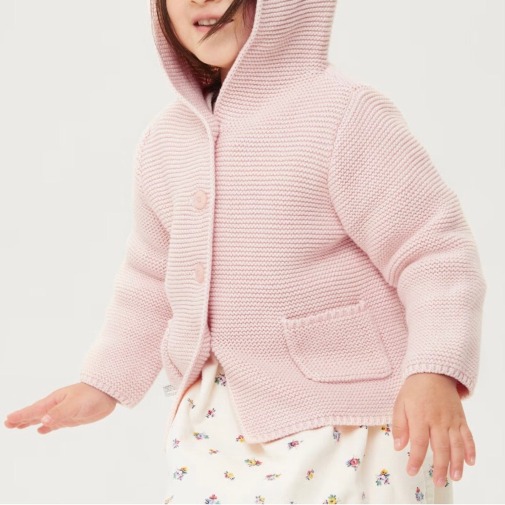Gap sweater 0-3 months never worn